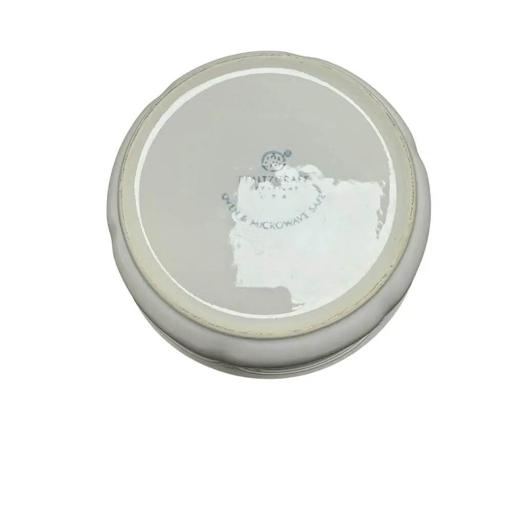 Pfaltzgraff Filigree 2 Quart White Stoneware Round Covered Casserole